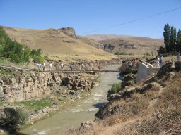 026 - traversata ponte per il pranzo